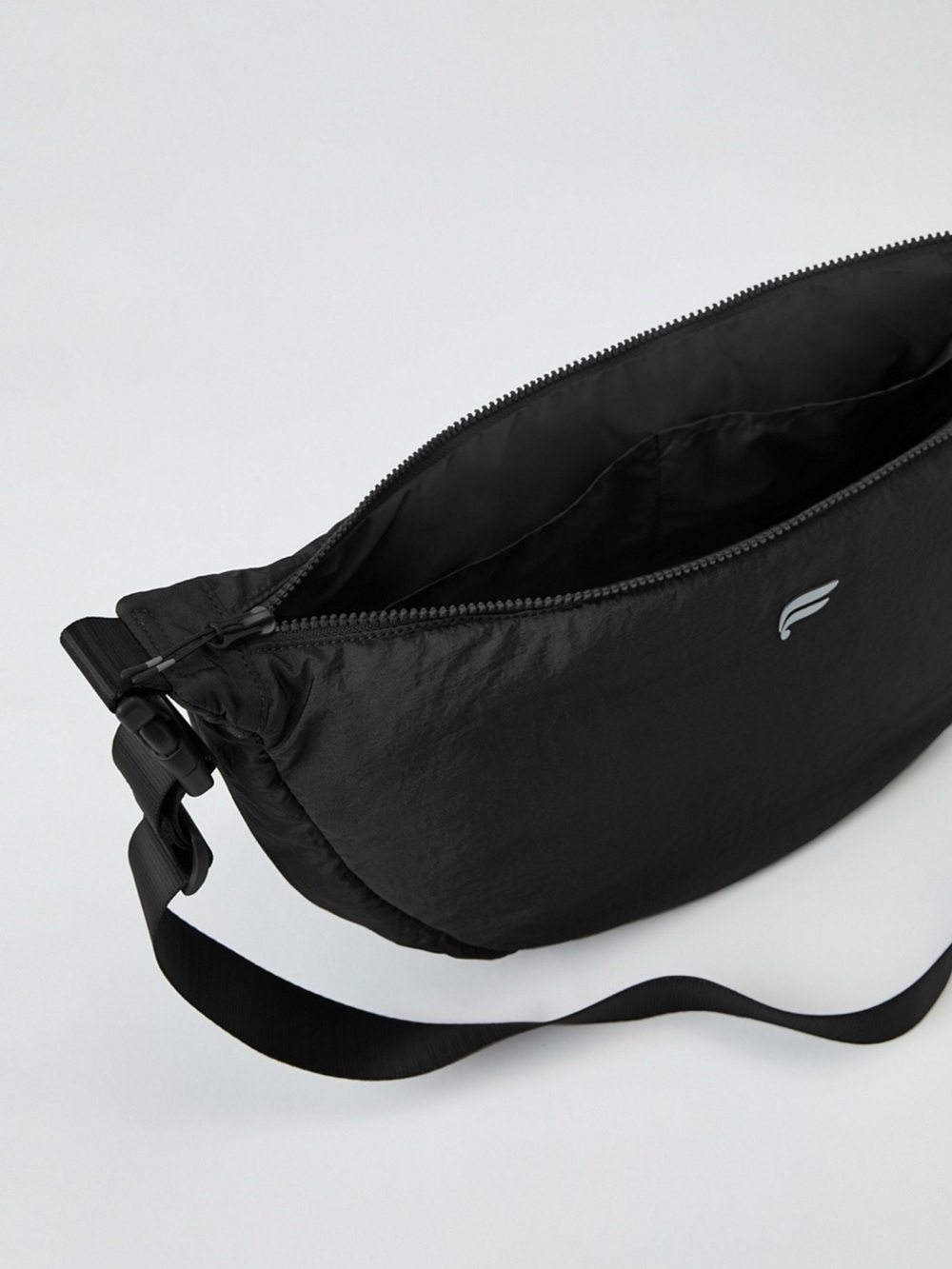 Fabletics The Large Sling Bag Crinkle Black Nylon Crossbody Shoulder Bag 16.5L - Picture 4 of 10